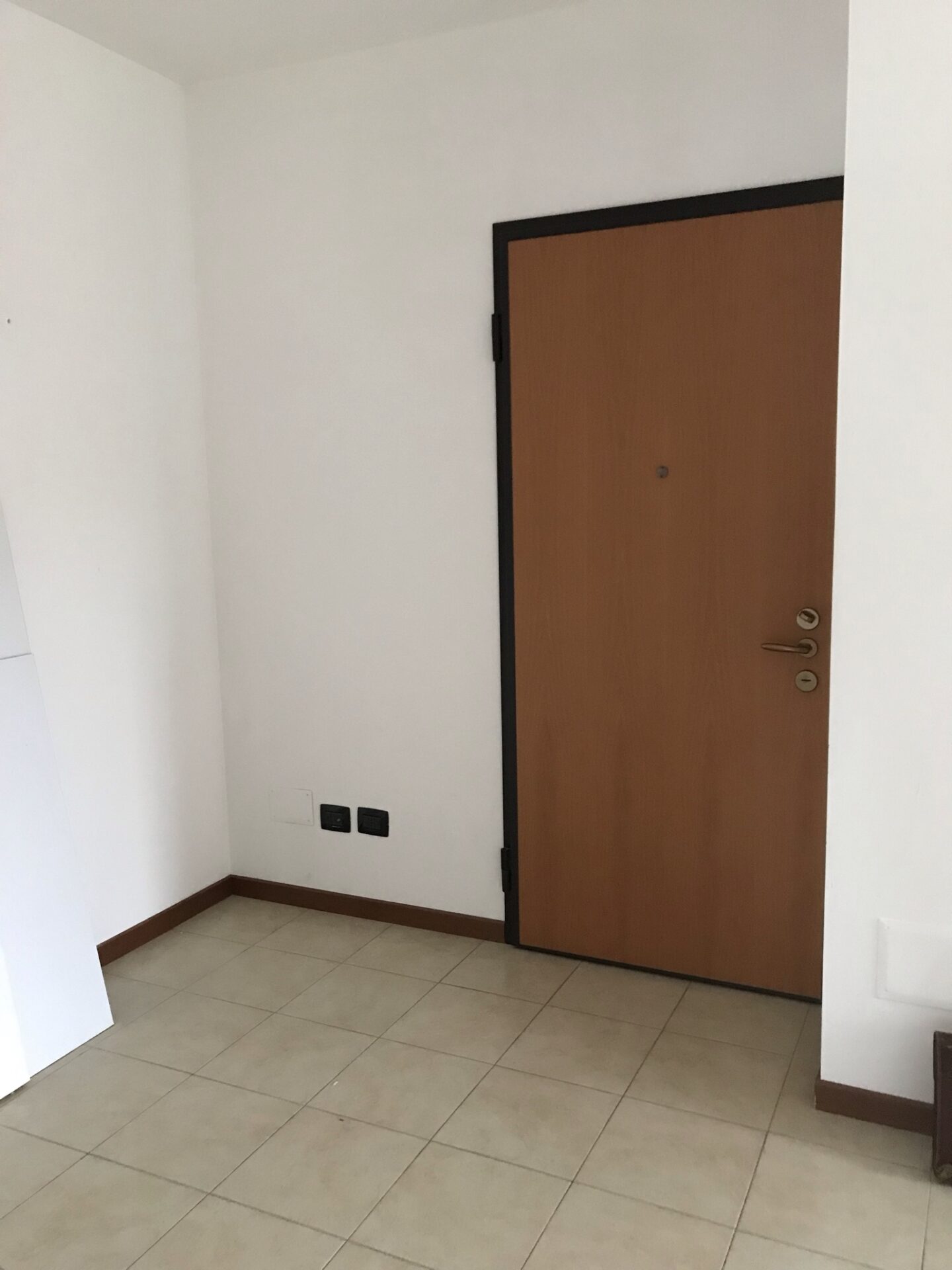L'ingresso dell'appartamento prima dei lavori
